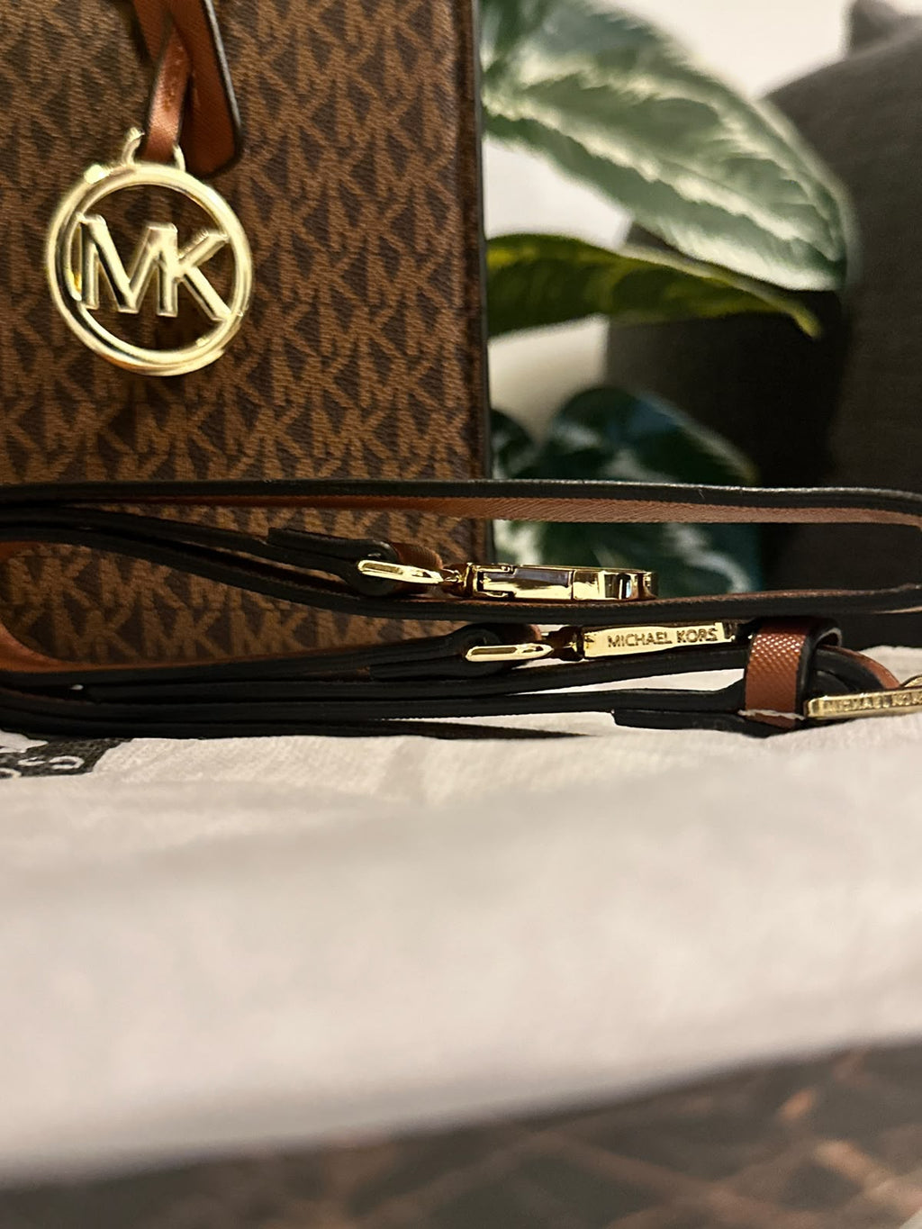 Miche@l Kors Signature Bag